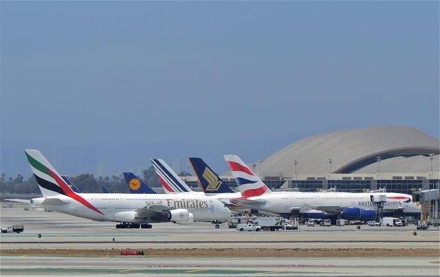 Airbus A380-800 (A6-EET)