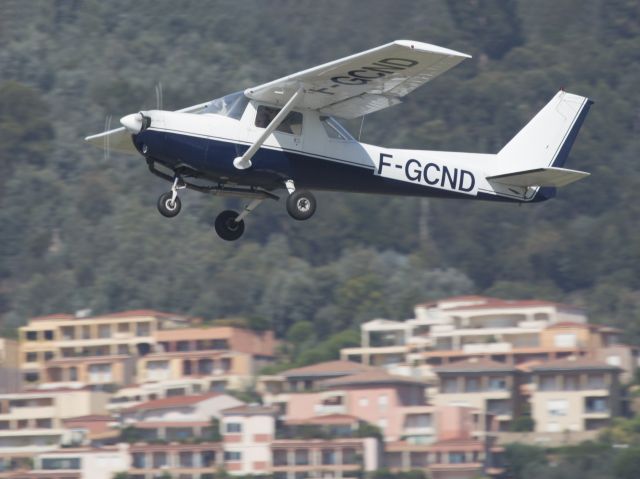 Cessna 152 (F-GCND) - At Cannes, France.