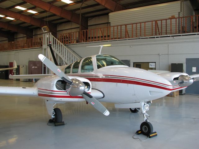 Beechcraft 55 Baron (N233RB)