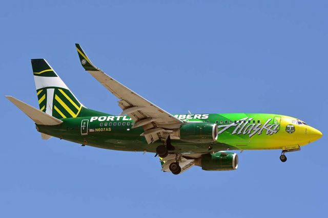 Boeing 737-700 (N607AS) - Alaska Boeing 737-790 N607AS Portland Timbers at Phoenix Sky Harbor on June 26, 2018.