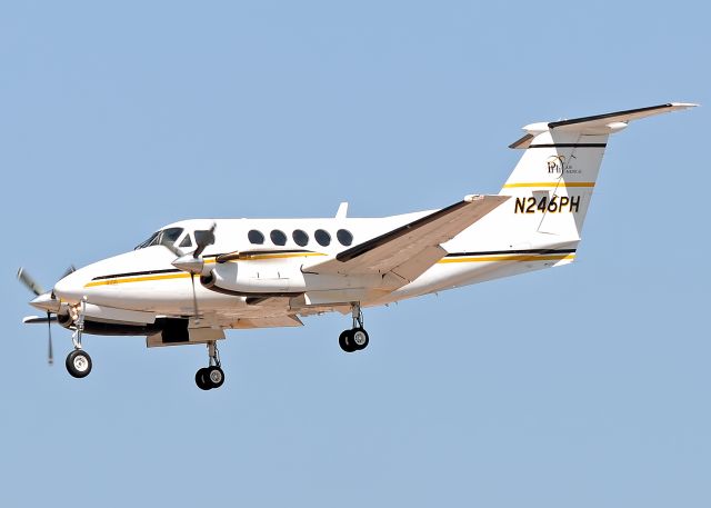 Beechcraft Super King Air 200 (N246PH)