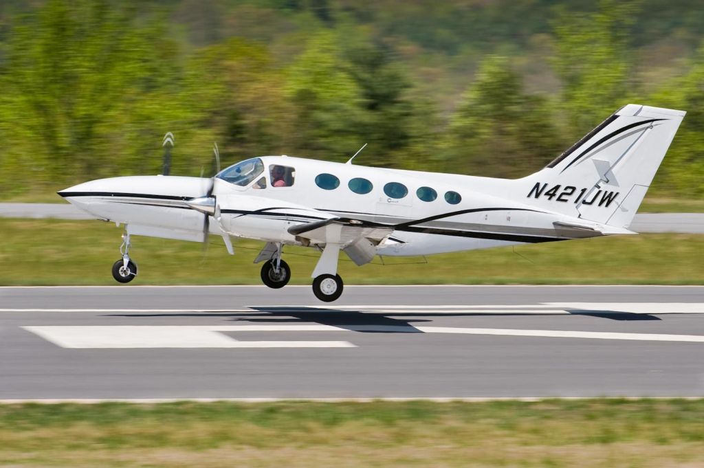 Cessna 421 (N421JW) - Landing on the 24 - 10.Apr.10