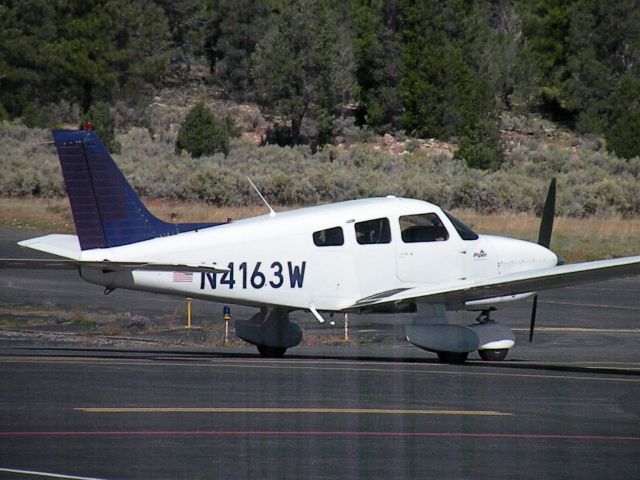 Piper Cherokee (N4163W)