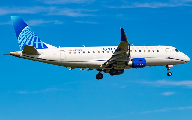 EMBRAER 175 (long wing) (N733YX)