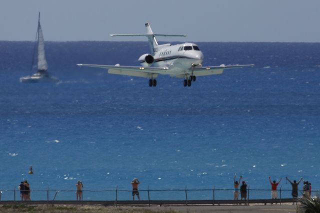 Hawker 800 (N511LD) - N511LD landing at TNCM