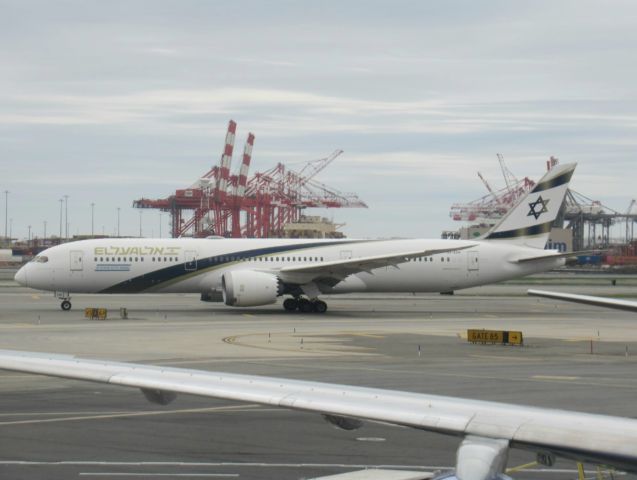 Boeing 787-9 Dreamliner (4X-EDM)