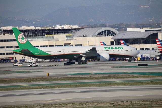 BOEING 777-300ER (B-16725)