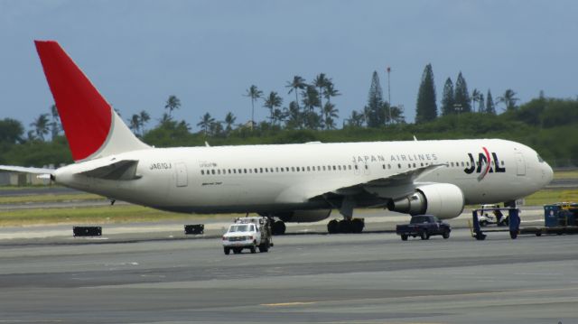BOEING 767-300 (JA610J)