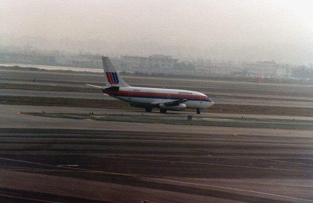 Boeing 737-200 (N9016U) - United Airlines - Boeing 737-222 C/N 19054/36 - N9016U - At San Francisco - 1980-Dec-24.