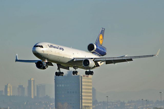 Boeing MD-11 (D-ALCM)