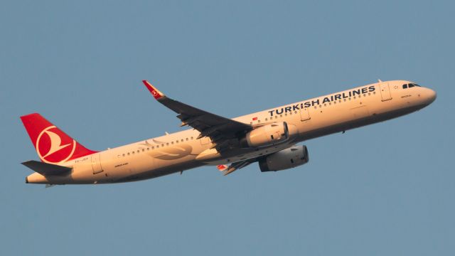 Airbus A321 (TC-JSY)