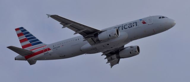 Airbus A320 (N662AW) - phoenix sky harbor international airport 18APR20