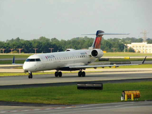 Canadair Regional Jet CRJ-700 (N615QX)