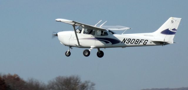 Cessna Skyhawk (N908FG) - Shortly after departure is this 2001 Cessna 172S Skyhawk SP in the Autumn of 2023.