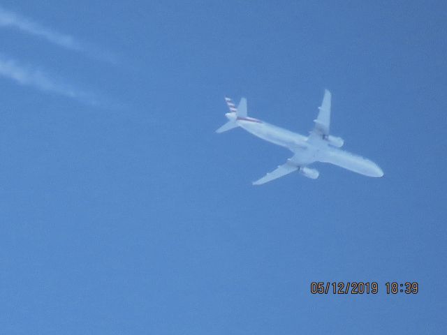 Airbus A321 (N977UY)