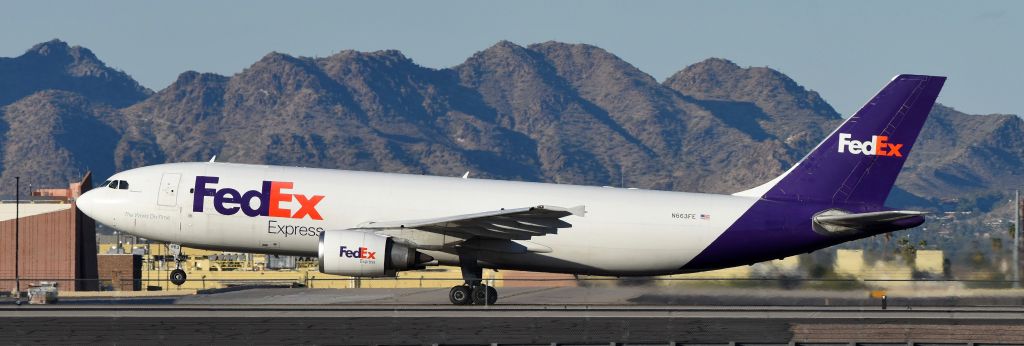 Airbus A300F4-600 (N663FE) - phoenix sky harbor international airport 14DEC21