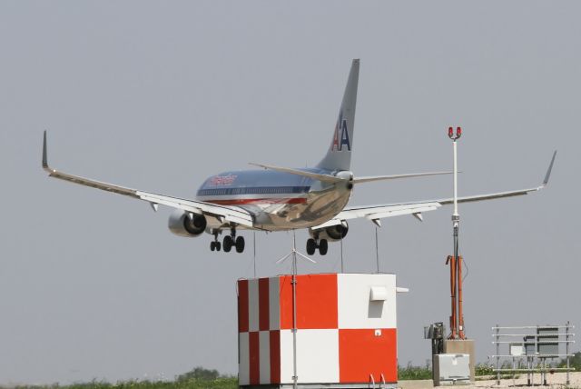 Boeing 737-800 —