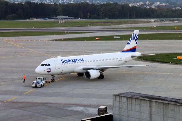 Airbus A320 (LY-VEB)