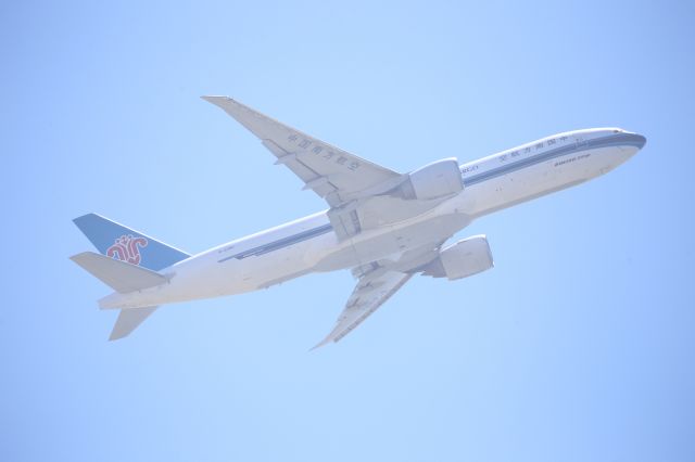 BOEING 777-200LR (B-2080)