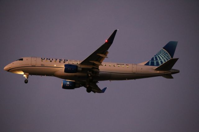 EMBRAER 175 (long wing) (N615UX)