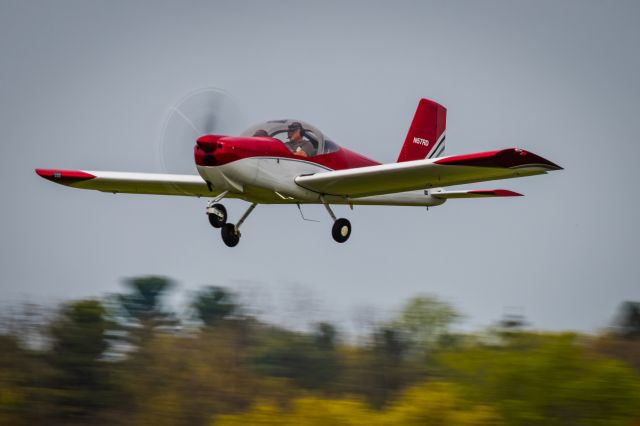 Vans RV-12 (N57RD) - RV-12 N57RD taking off from KLOM (Wings Field)