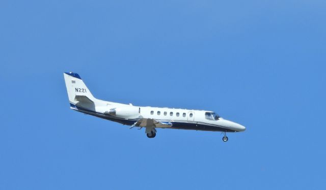 Cessna Citation V (N221) - Arriving at Carson City on 09