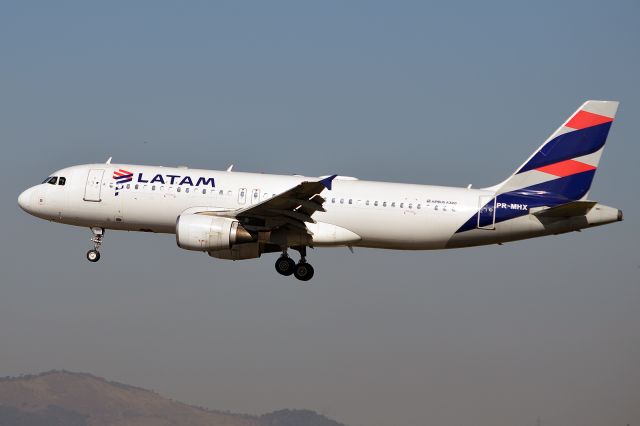 Airbus A320 (PR-MHX)