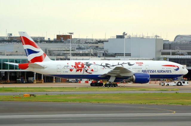 Boeing 777-200 (G-YMML)