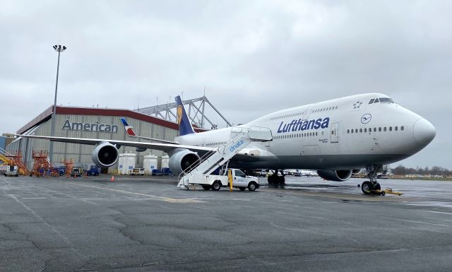 BOEING 747-8 (D-ABYR) - EWR WX Diversion 4/11/24 Boston 