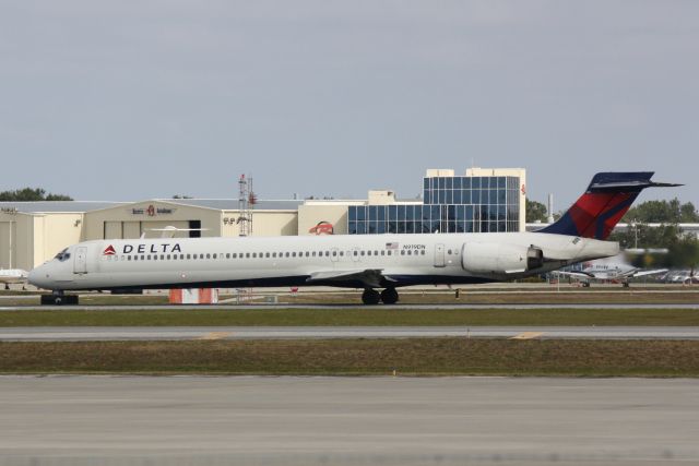 McDonnell Douglas MD-90 (N919DN) - Delta Flight 2298 (N919DN) departs Sarasota-Bradenton International Airport enroute to Hartsfield-Jackson Atlanta International Airport