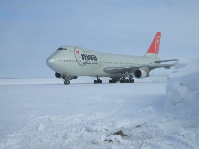 N624US — - Taxiing to Woodward Aviation FBO Goose Airport NL, Feb 19/09