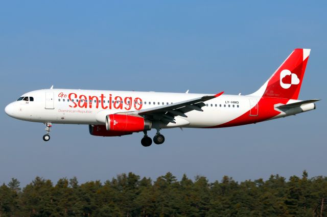 Airbus A320 (LY-HMD)
