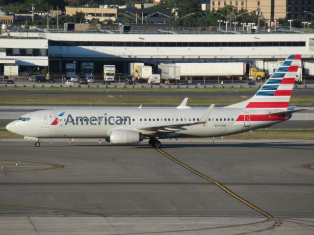 Boeing 737-800 (N894NN)