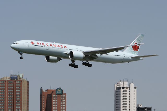 BOEING 777-300 (C-FIVM) - May 12, 2009 - landed Toronto