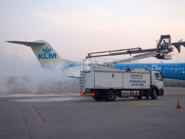 Fokker 70 (PH-KZS)