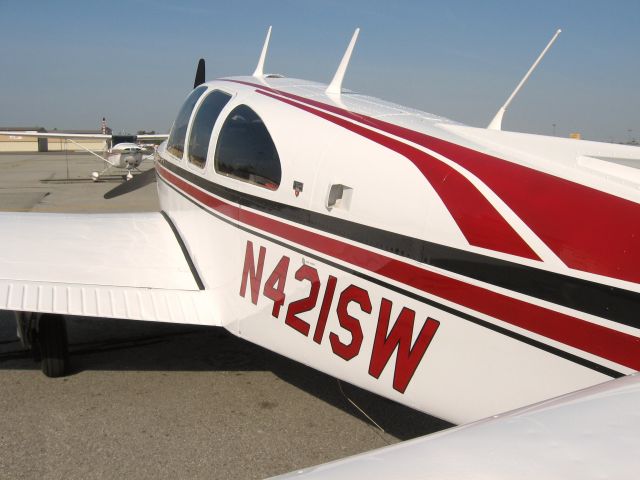 Beechcraft Bonanza (33) (N421SW)