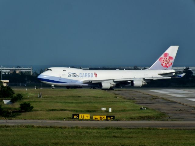 Boeing 747-400 (B-18707)