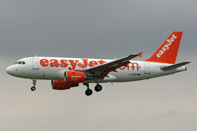 Airbus A319 (G-EZBA)