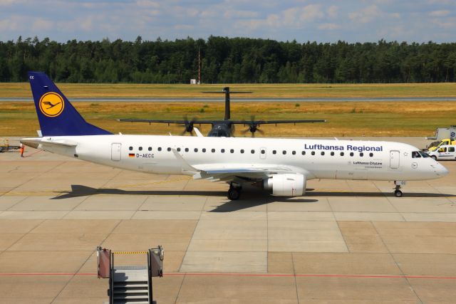 Embraer ERJ-190 (D-AECC)