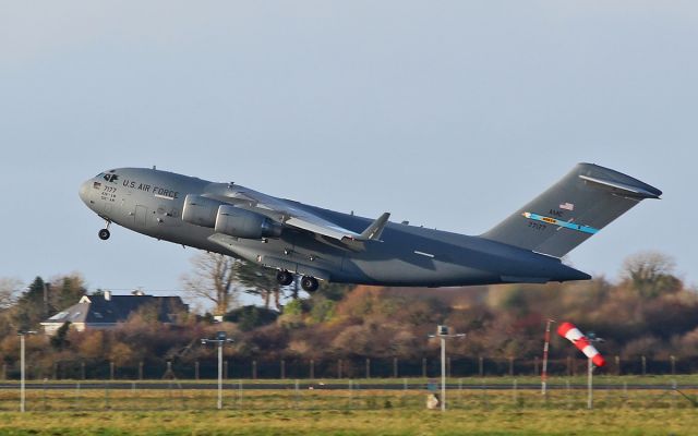 07-7177 — - usaf dover c-17a 07-7177 dep shannon 15/11/16.