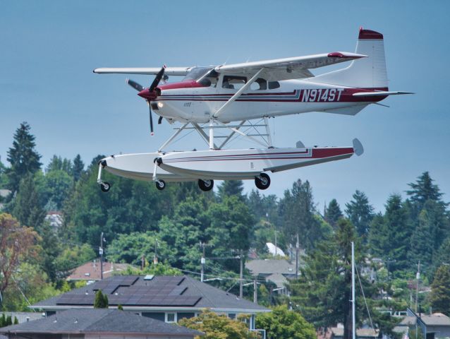 N914ST — - Landing at Renton Municipal Airport, Renton, Washington.