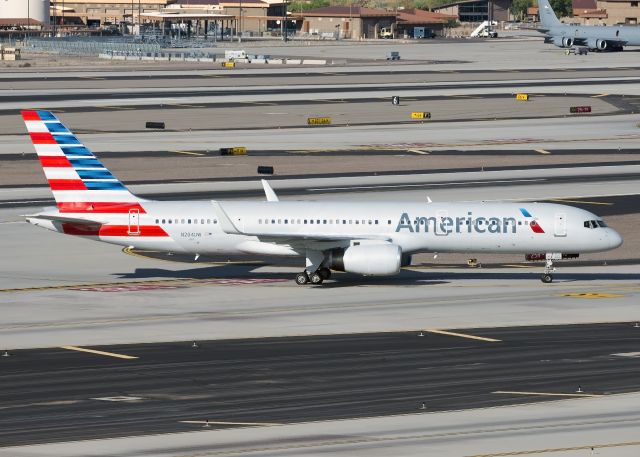 Boeing 757-200 (N204UW)