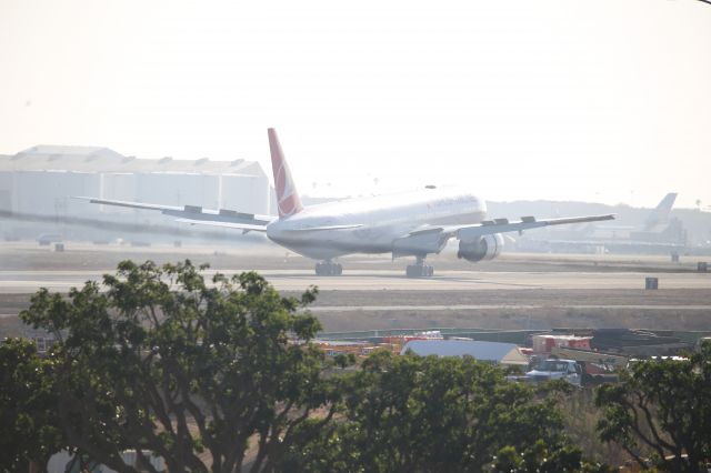 BOEING 777-300ER (TC-LJK)