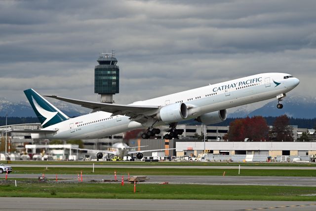 BOEING 777-300 (B-KQZ)