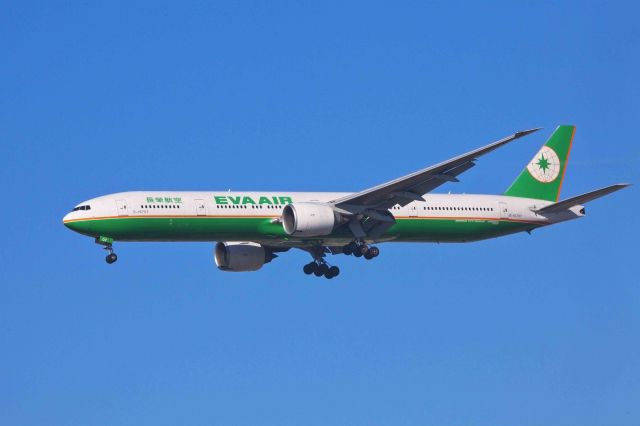 Boeing 777-200 (B-16707) - LAX