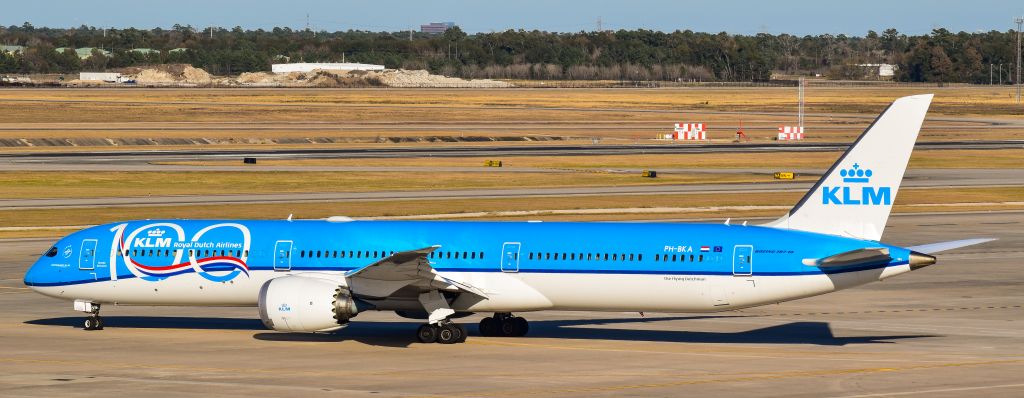 PH-BKA — - KLM Royal Dutch Airlines preparing for it's return flight back to Amsterdam from Houston, Tx. 