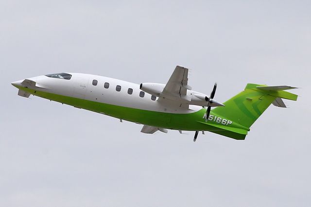 Piaggio P.180 Avanti (N5166P) - Taking off.