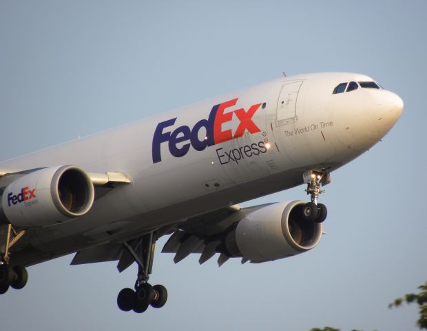 N683FE — - Ready to flare for Runway 28R at PIT on another evening arrival