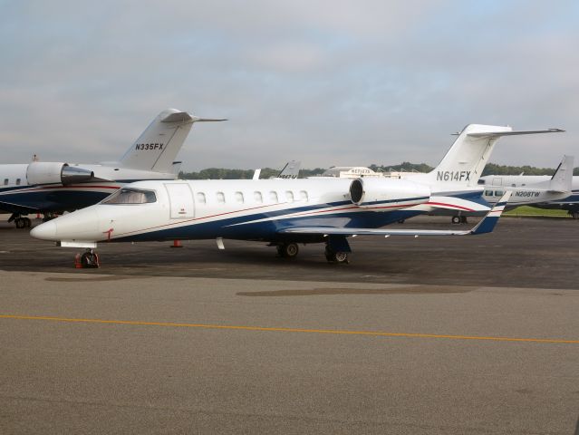 Learjet 40 (N614FX) - Fast aircraft.