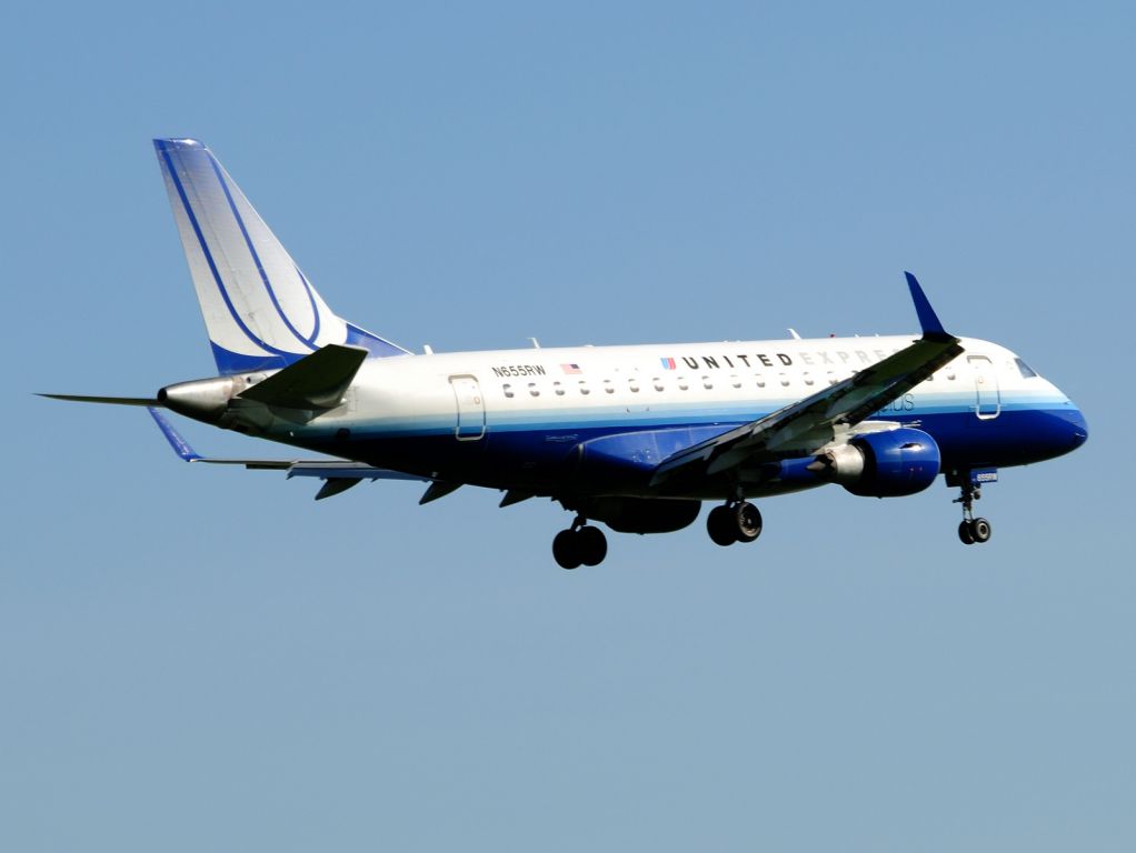 Embraer 170/175 (N655RW)